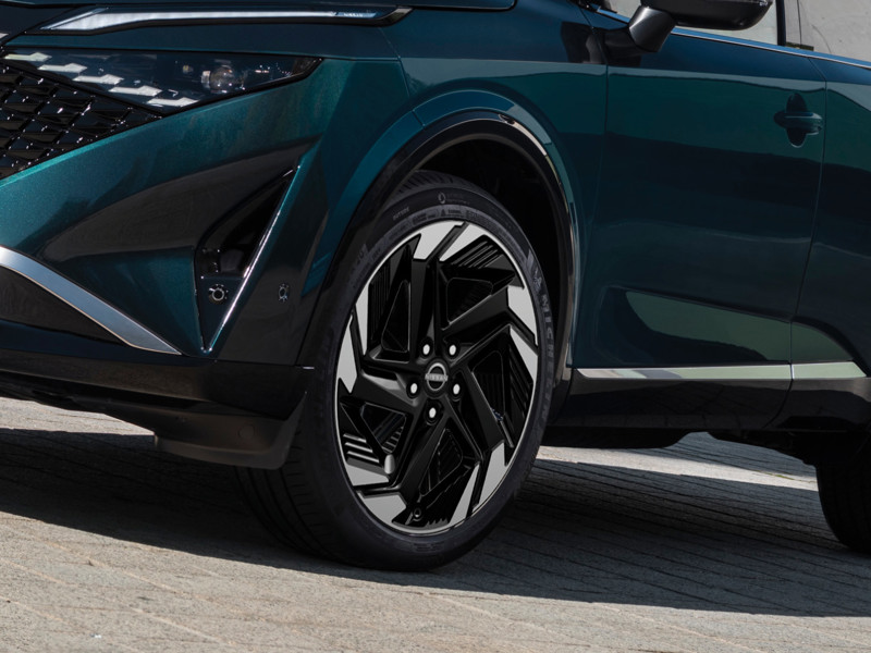 Striking 18-inch alloy wheels